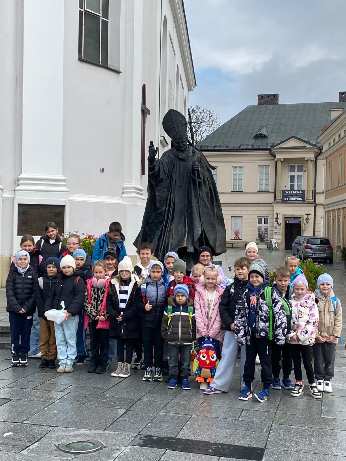 Wycieczka uczniów klas I-VIII do Wadowic z okazji Dnia Papieskiego