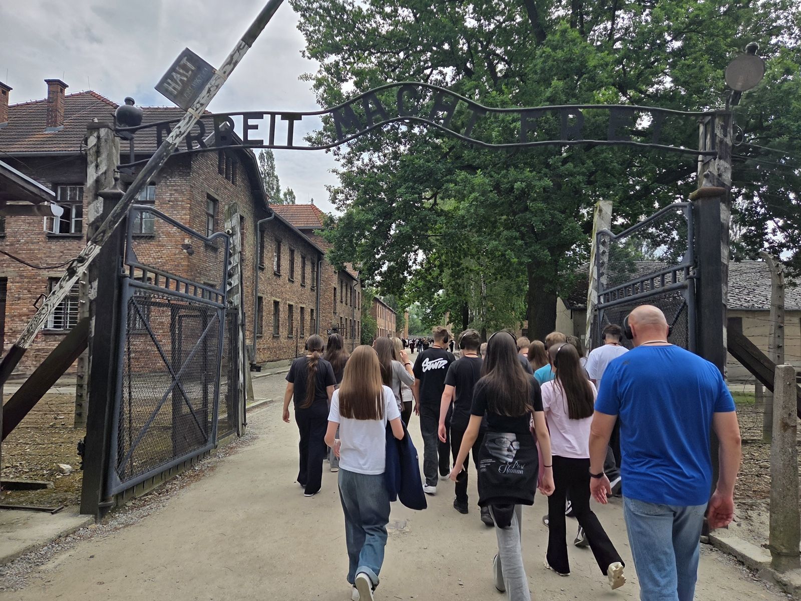 Wyjazd klasy 7 i 8 do Auschwitz - Birkenau - lekcja historii, której się nie zapomina